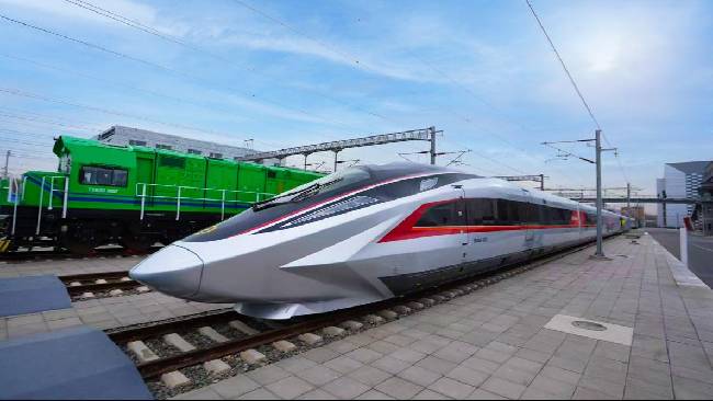 China’s train breaks record